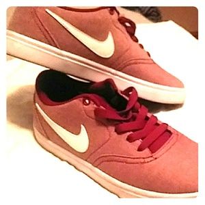 Nike solarsoft shoes